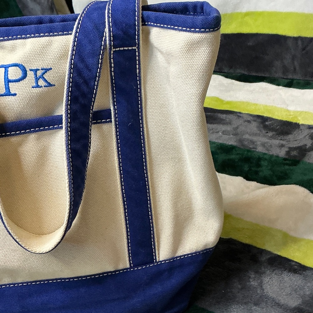 Lands' End Canvas Tote in Cream with Blue Trim - Picture 3 of 13